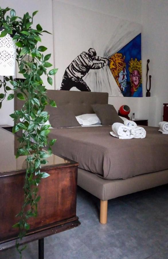 Mr Square Apartment Catania Bagian luar foto