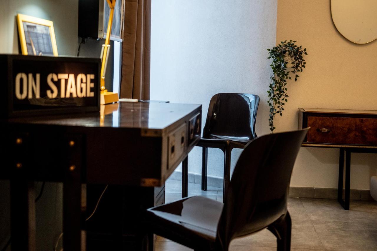 Mr Square Apartment Catania Bagian luar foto